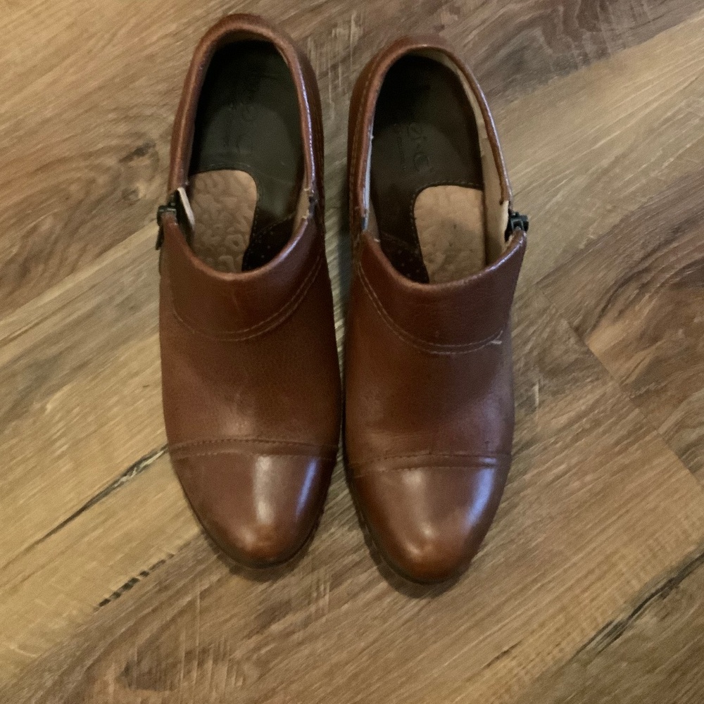 Women’s leather ankle boots